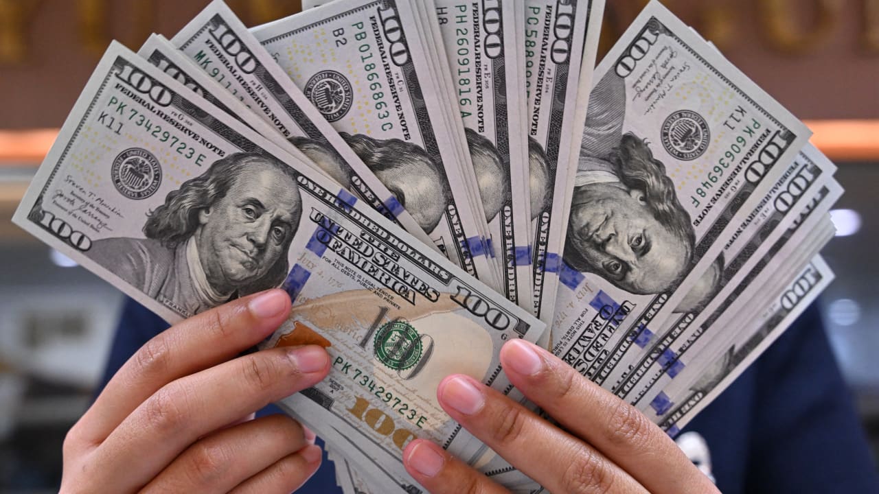 ثمن التغيير هسه.. سعر الدولار في العراق اليوم السبت 4 تشرين الأول 2024 شراء ومبيع في الأسواق
