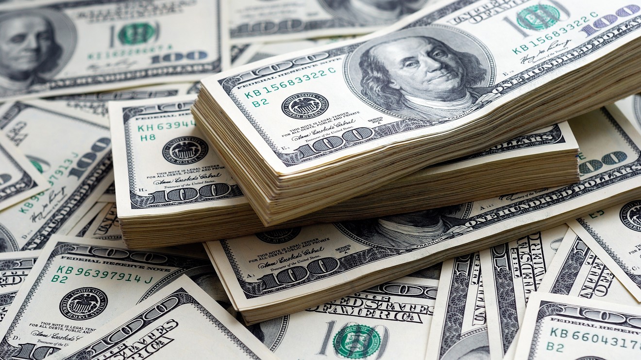 تذبذب الشراء والبيع.. سعر الدولار في العراق ببغداد وأربيل بالرسمي والموازي اليوم الأحد 5 تشرين الأول
