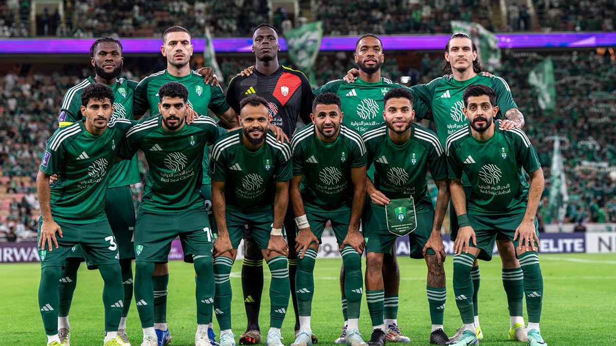 نجم الأهلي يثير اهتمام ناد إنجليزي بارز وسط منافسة قوية قبل سوق الانتقالات