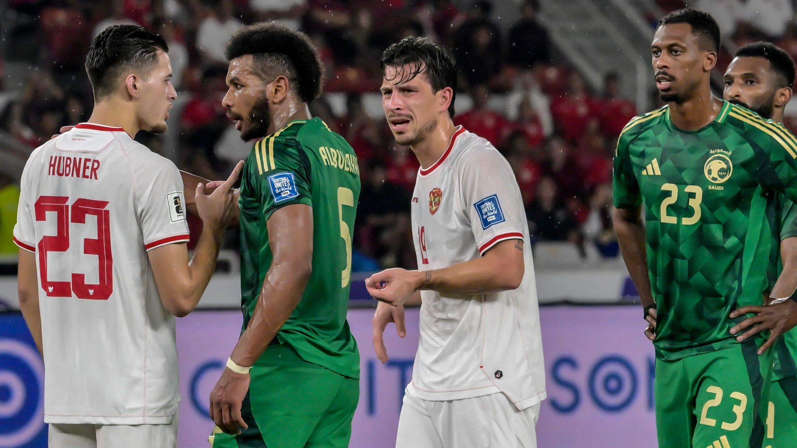 جدل التحكيم يثير القلق قبل مواجهة السعودية وإندونيسيا في الملحق الآسيوي