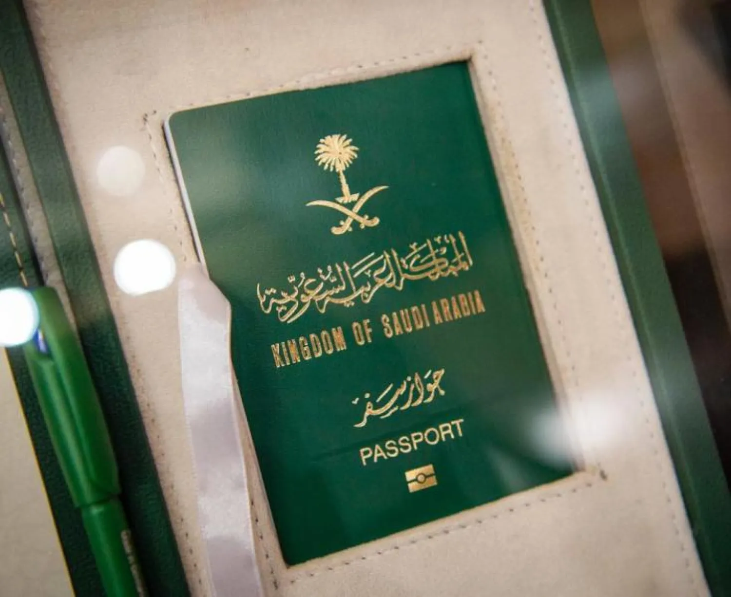 الجوازات السعودية تنفي شائعات حول تأشيرات الزيارة العائلية وتوضح الإجراءات الرسمية