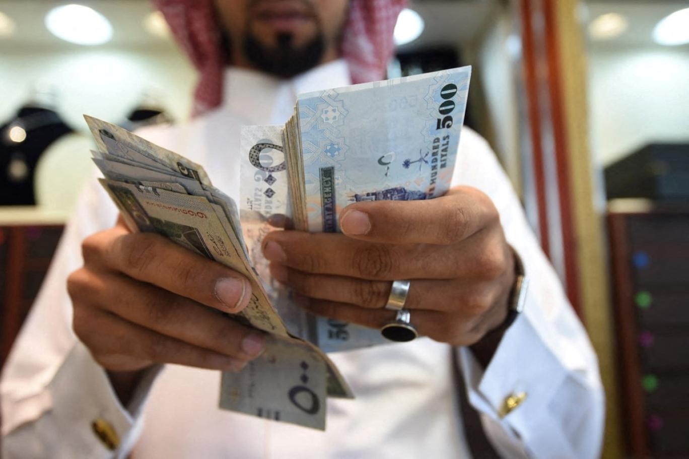 تراجع الريال السعودي في مصر مع اقتراب موسم العمرة والجنيه يتألق