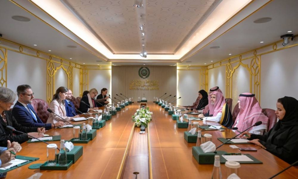 العيسى يلتقي قادة الفكر الألماني لتعزيز التعاون في مراكز الأبحاث