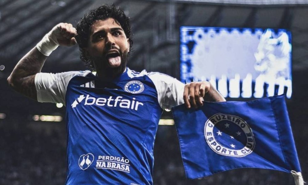 برازيلي شهير يفاجئ الجميع بخطبته من شقيقة نجم كرة القدم نيمار في ماراكانا