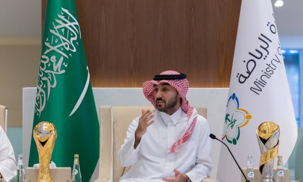 تكريم خاص من وزير الرياضة لأبطال الأخضر بعد انتصارهم بكأس الخليج