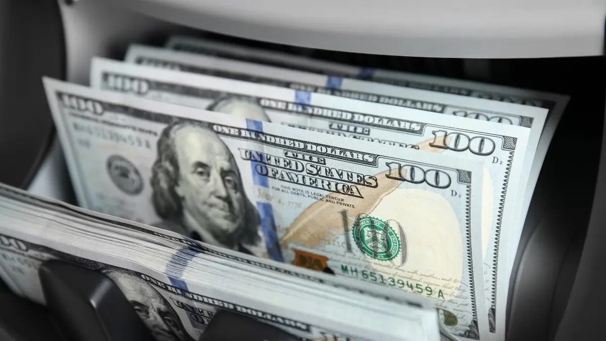 تضارب سعري.. سعر الدولار في العراق اليوم الثلاثاء 14 تشرين الأول 2025 في الرسمي والموازي