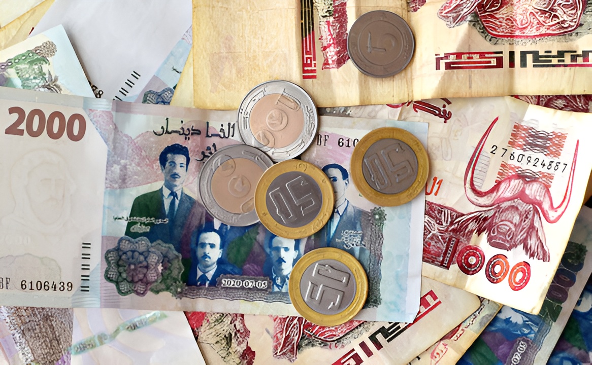 قفزة صباحية ثانية.. سعر اليورو مقابل الدينار الجزائري اليوم الجمعة 17 تشرين الأول 2025 سكوار ورسمي