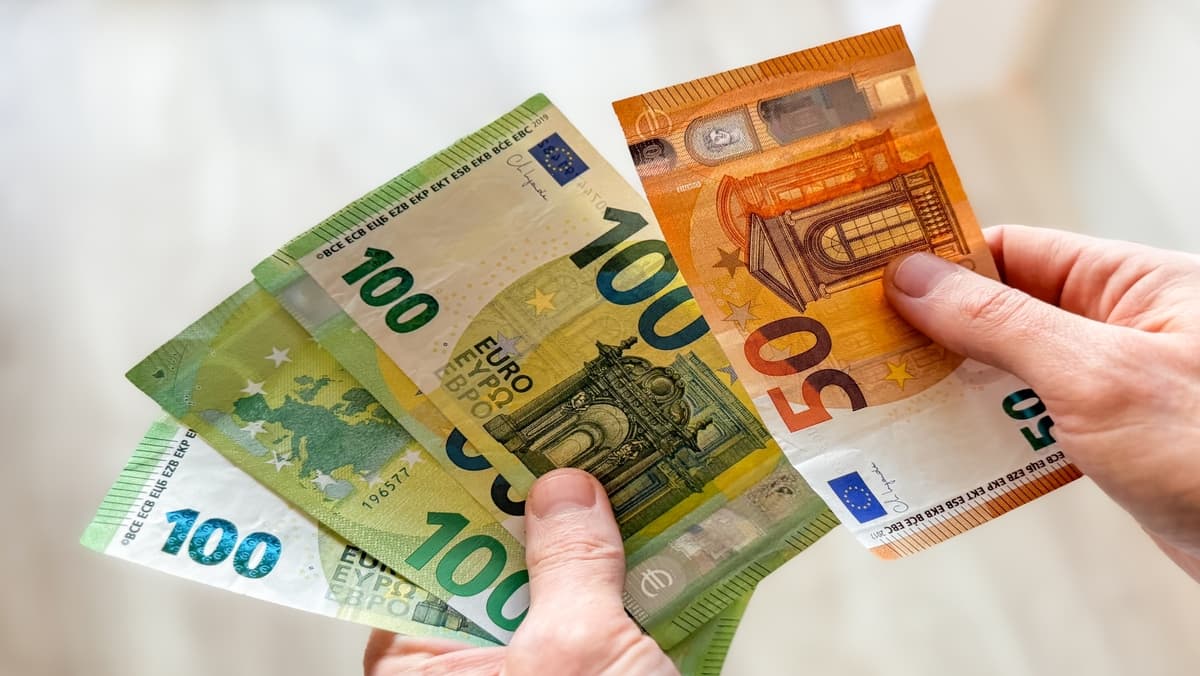 يواصل تحقيق مكاسب.. سعر اليورو مقابل الدينار الجزائري اليوم الأحد 12 تشرين الأول 2025 سكوار ورسمي