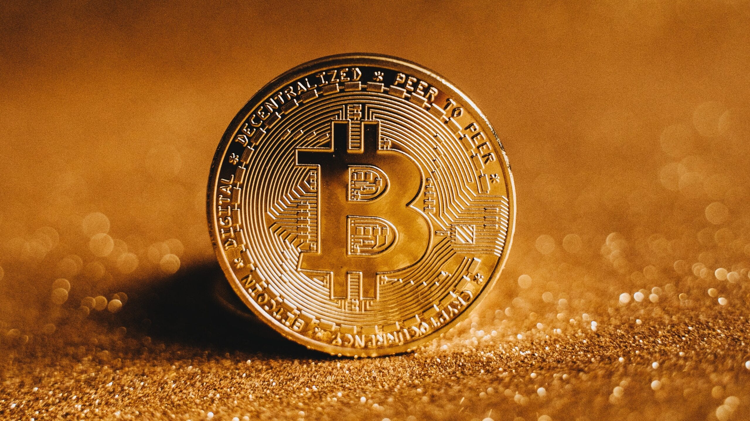 ارتفاع تاريخي في سعر بيتكوين وتوقعات بوصولها إلى 140 ألف دولار قريباً