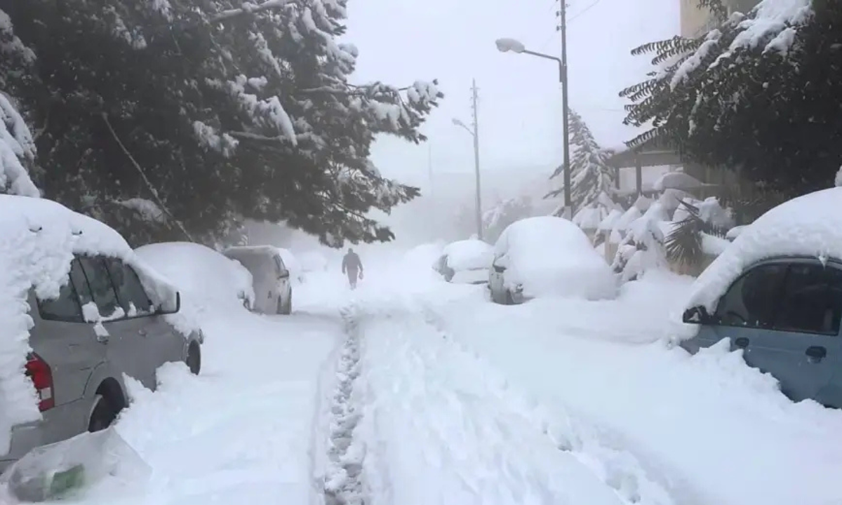 نشرة طقس الجزائر اليوم.. أمطار رعدية غزيرة وثلوج على المرتفعات وتحذيرات من الأرصاد الجوية