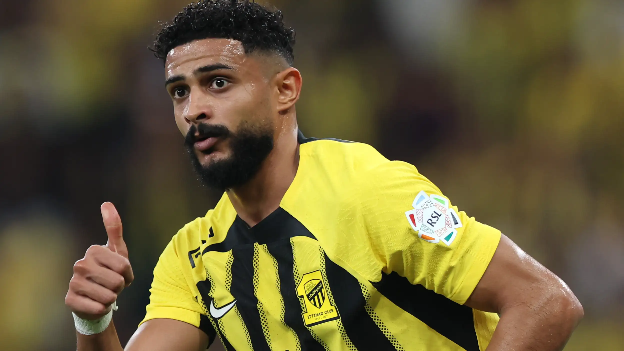 غموض يحيط بمستقبل عبد الإله العمري وسط تكهنات صفقة كبرى بين النصر والاتحاد