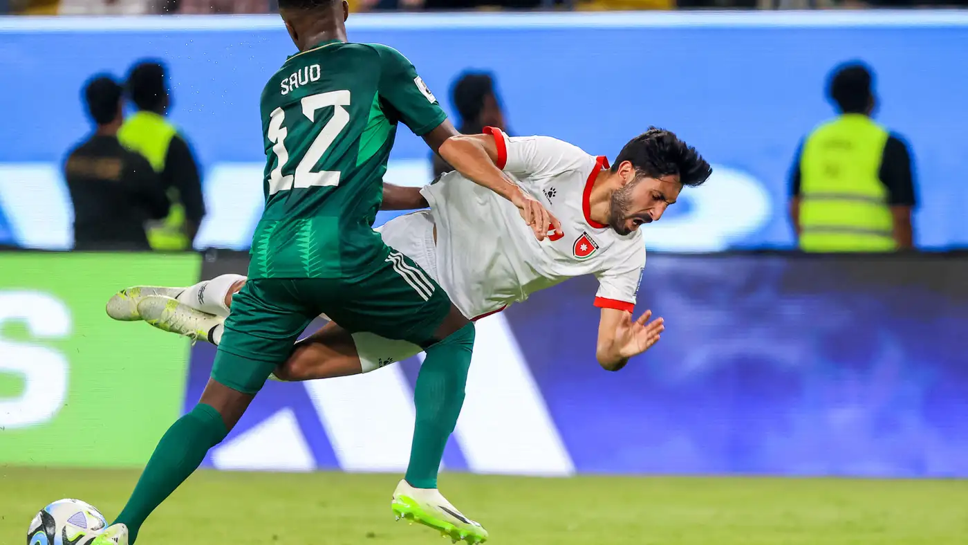 بصوت معلقك المفضل.. القنوات الناقلة مباراة السعودية والأردن والمعلقين في كأس العرب اليوم