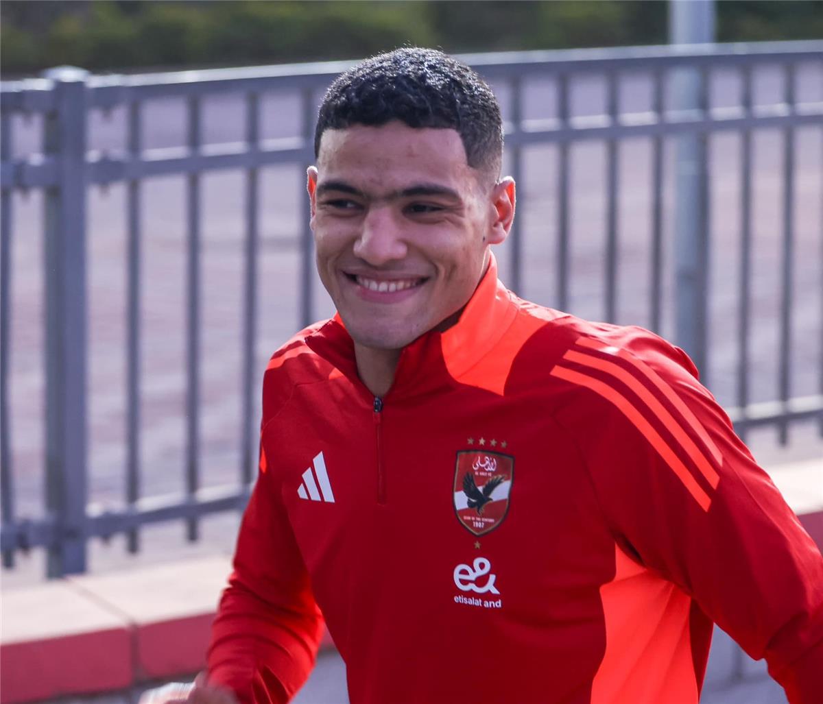 زد يطلب استعادة مدافعه والقرار في يد إدارة القلعة الحمراء.. تفاصيل