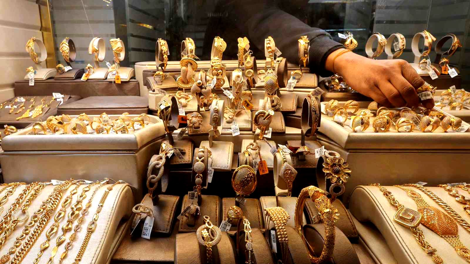 سعر الذهب في مصر الآن في مستهل تعاملات الشراء والبيع بعد الارتفاع الأخير